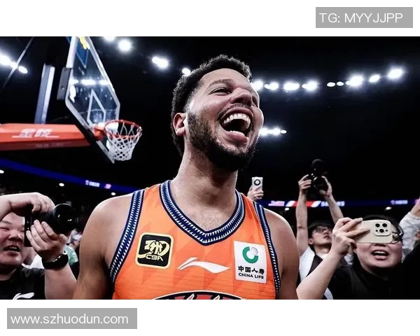 莫兰德因犯规频繁被罚出场赛后向裁判做出数钱手势引发热议